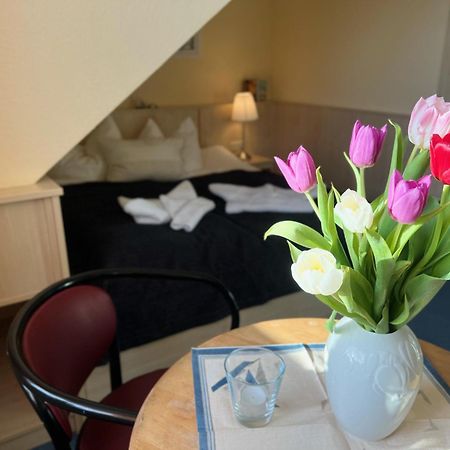 Hotel-Pension Zur Mole Wiek auf Ruegen Exterior photo